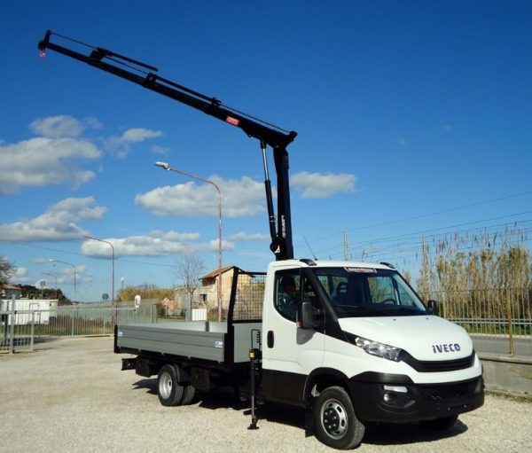 Iveco daily con gru