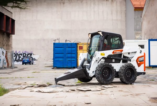 BOBCAT 28QLI PALA GOMMATA S550