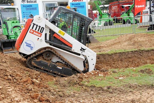 BOBCAT 25QLI PALA CINGOLATA T110