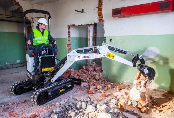 BOBCAT 10QLI E10e A BATTERIA